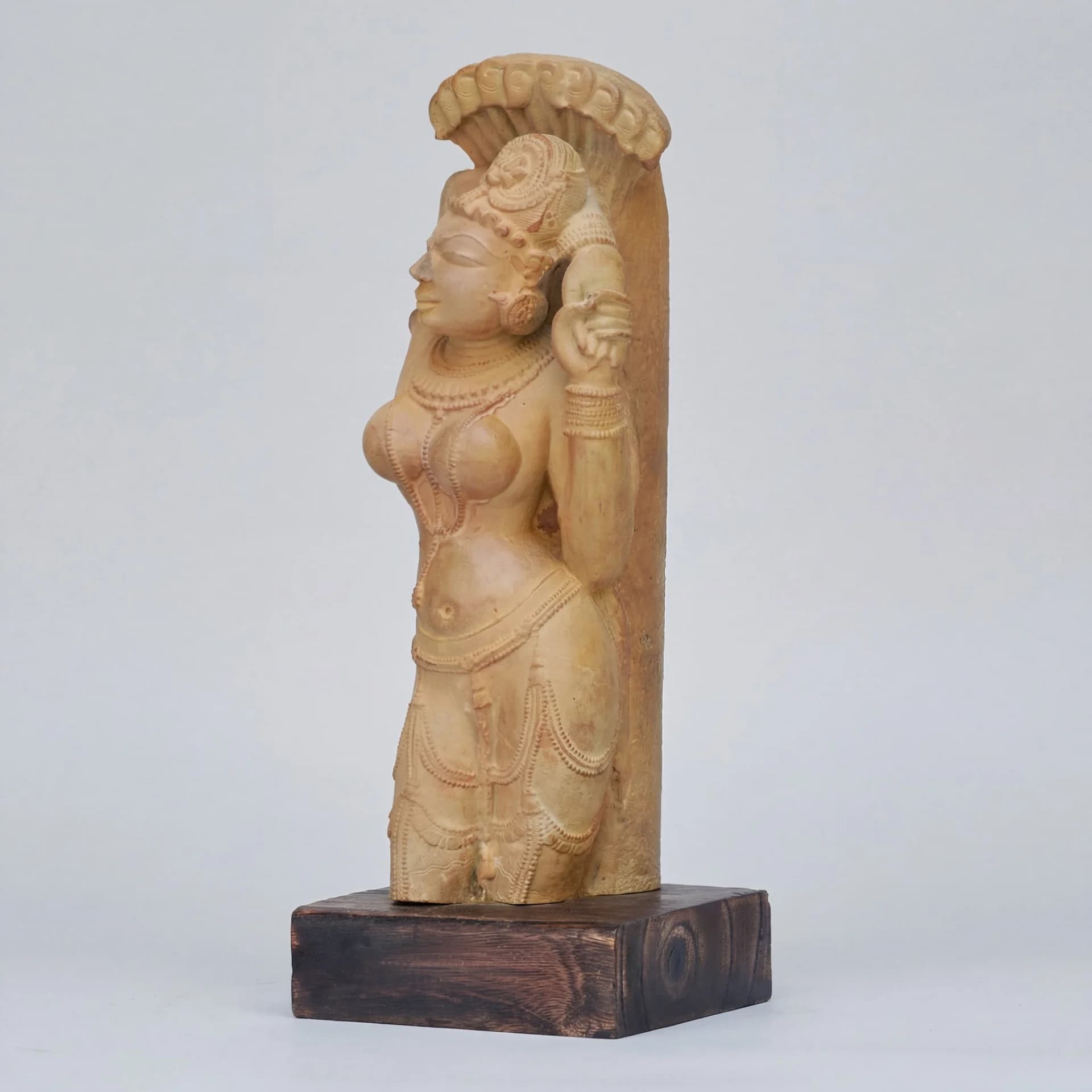 A three-quarter view of the Alasa Nayika Sculpture, a sandstone-finish replica showing intricate jewelry and traditional temple art proportions.